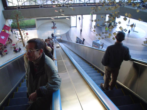 Wrld's Longest Escalator1