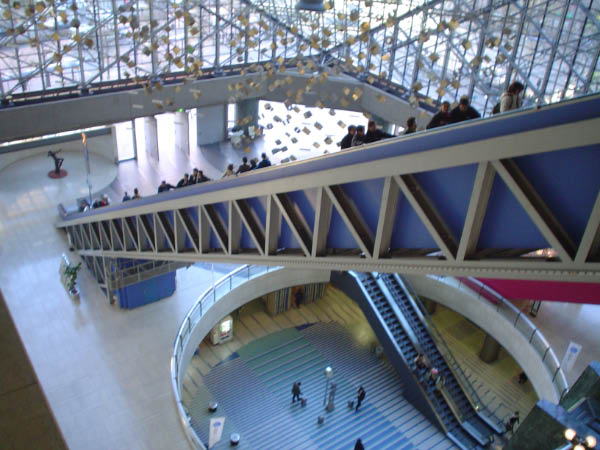 Wrld's Longest Escalator2